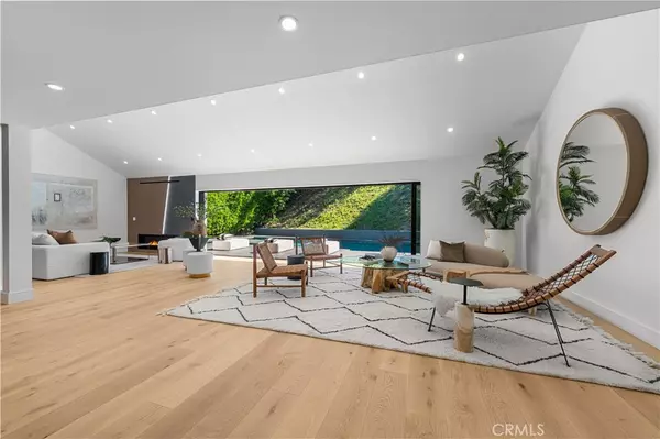 Tarzana, CA 91356,3855 Corbin AVE
