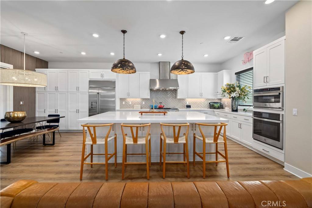 Valencia, CA 91381,27533 Golden Currant PL