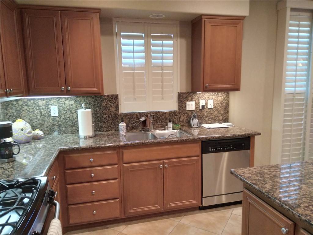 Valencia, CA 91354,27453 Acacia DR
