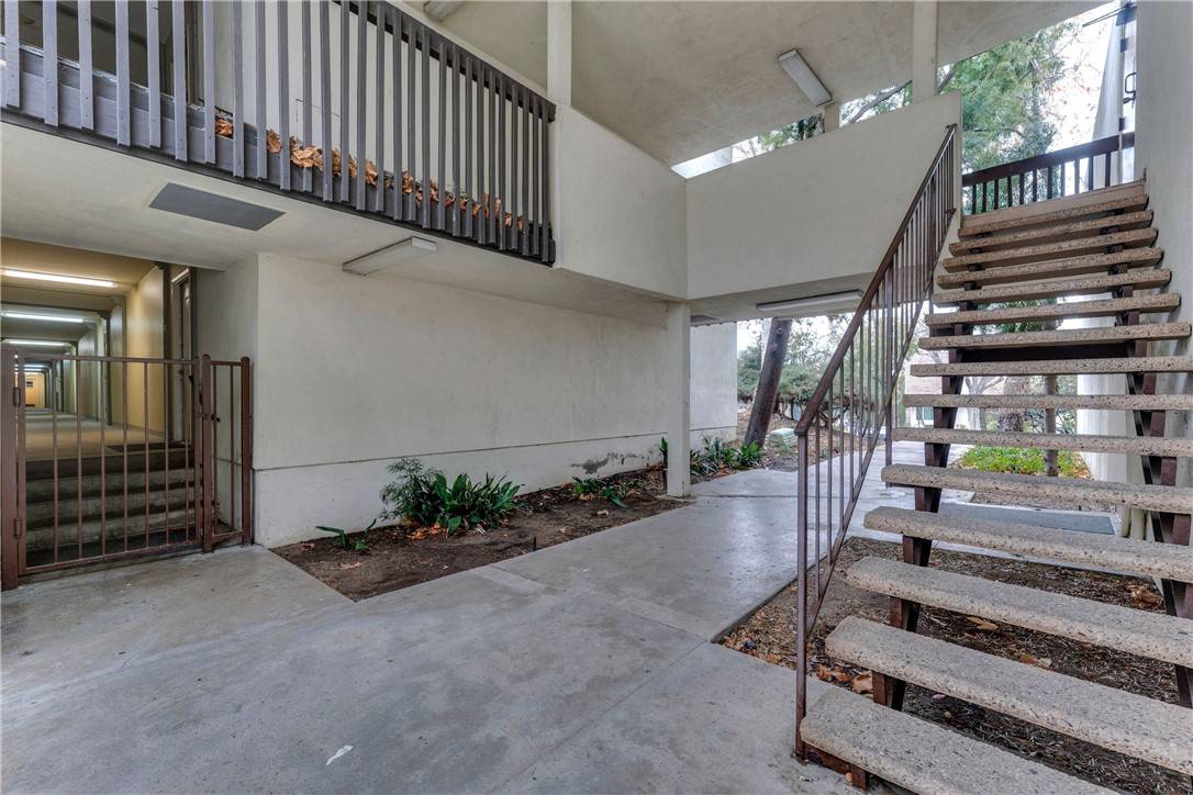 Valencia, CA 91355,23515 Lyons AVE #188