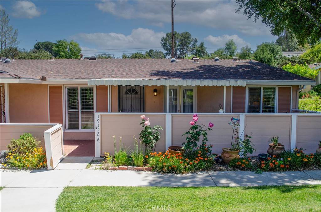 19152 Avenue Of The Oaks #A, Newhall, CA 91321