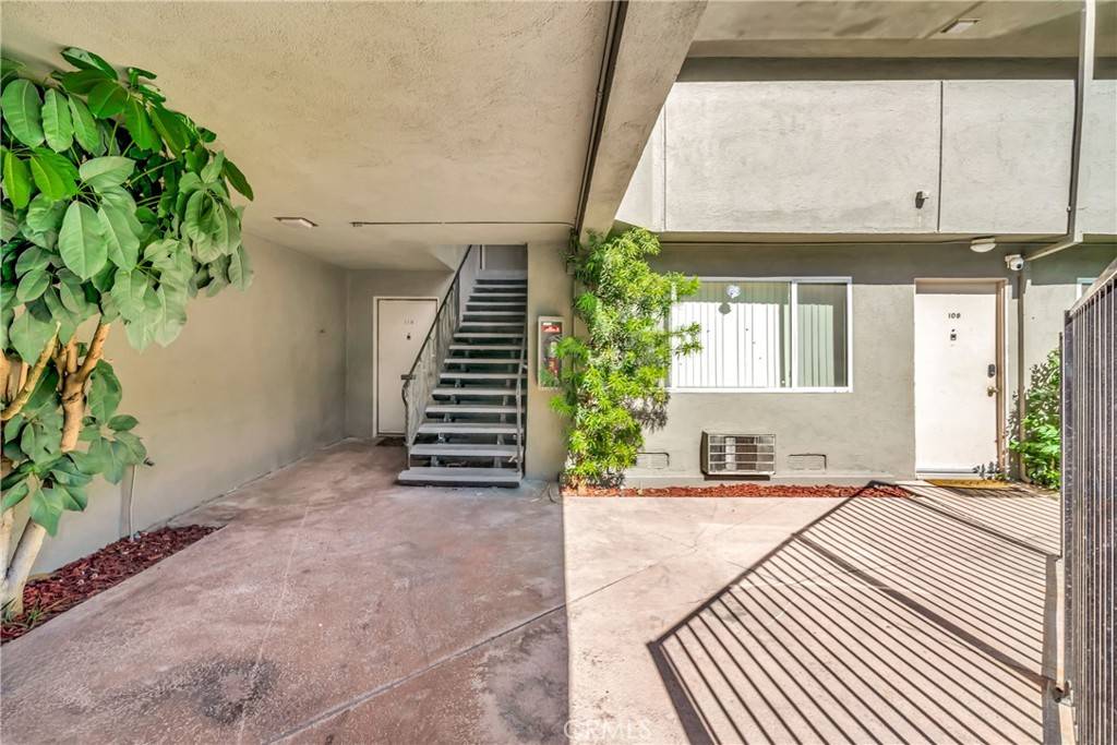 Van Nuys, CA 91406,6911 Haskell AVE