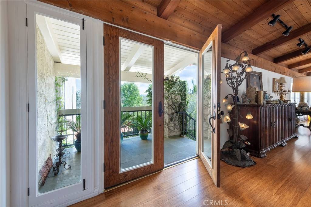 Encino, CA 91436,4567 Tara DR