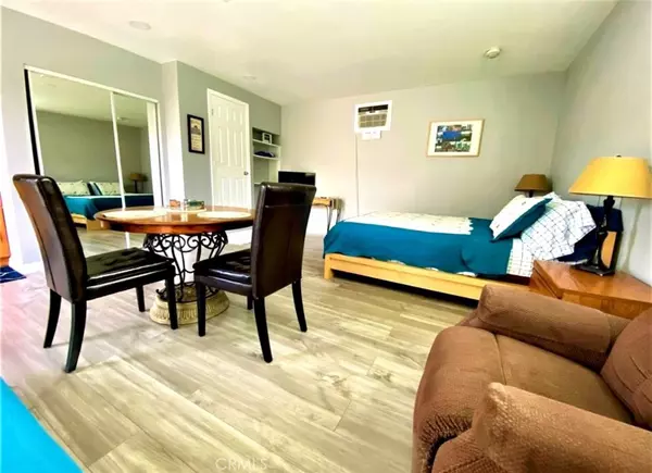 Reseda, CA 91335,7022 Sylvia AVE