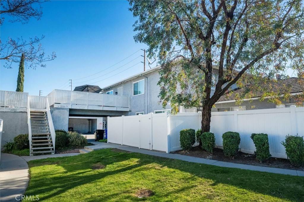 20707 Dot ST, Saugus, CA 91350