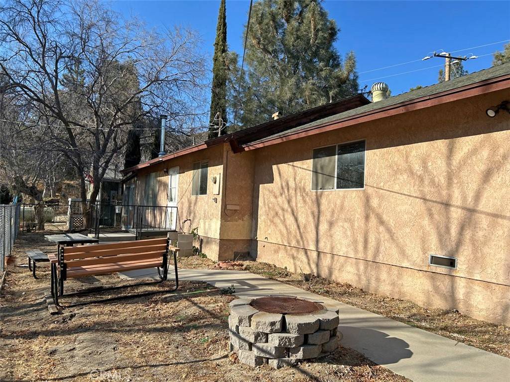 Lake Hughes, CA 93532,43729 Lake View RD