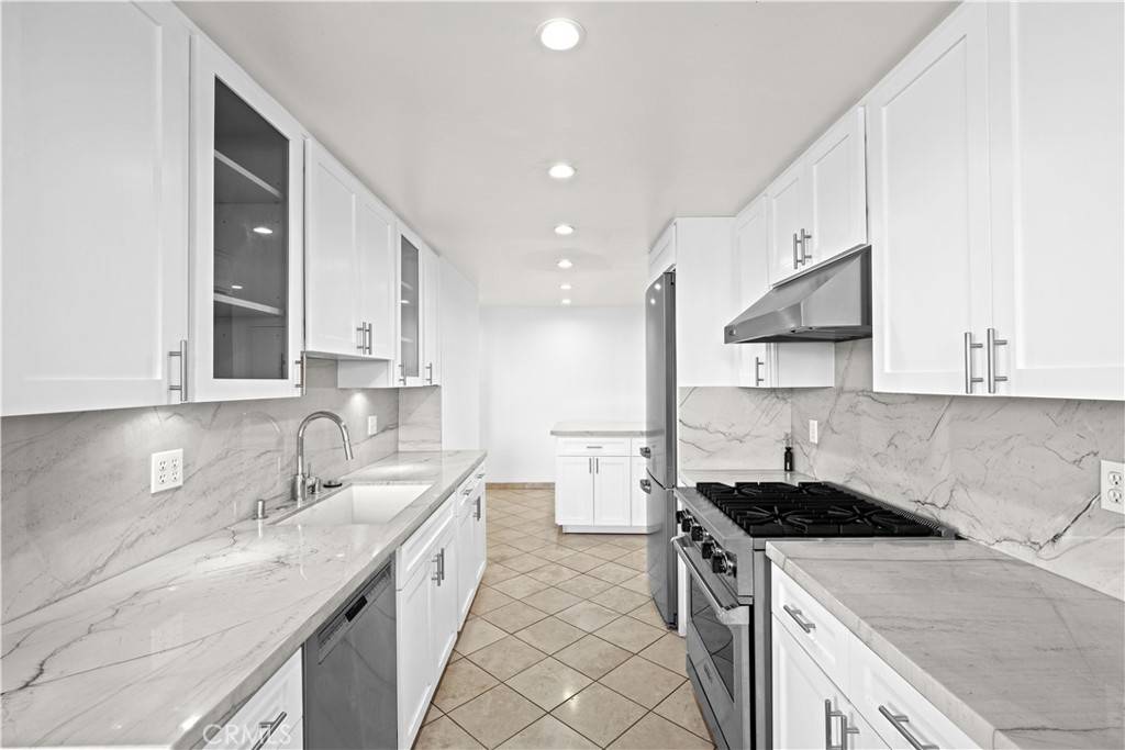 Los Angeles, CA 90035,1223 Roxbury DR #305