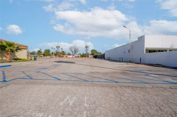 Van Nuys, CA 91406,16955 Sherman WAY