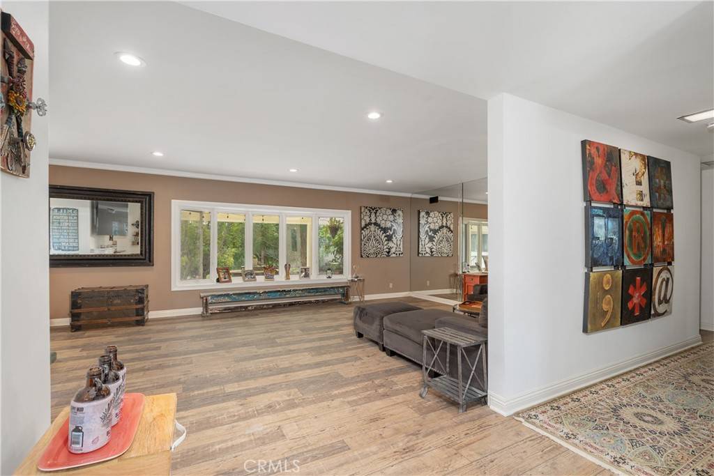 Thousand Oaks, CA 91362,1154 La Jolla DR
