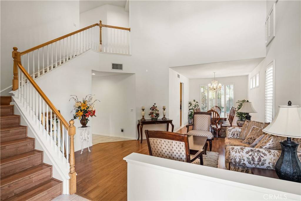 Valencia, CA 91354,23718 Hathaway DR