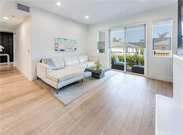 North Hollywood, CA 91601,4820 Bellflower AVE #208
