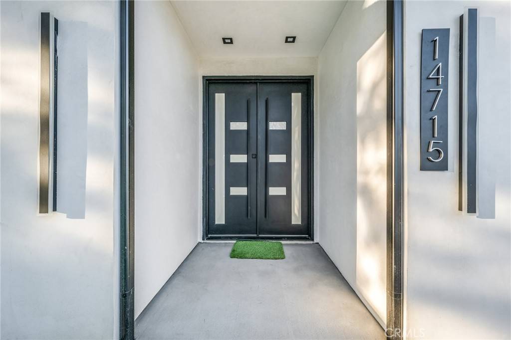 Van Nuys, CA 91405,14715 Archwood ST