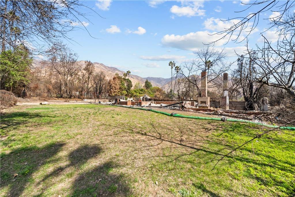 Altadena, CA 91001,2440 Tanoble DR