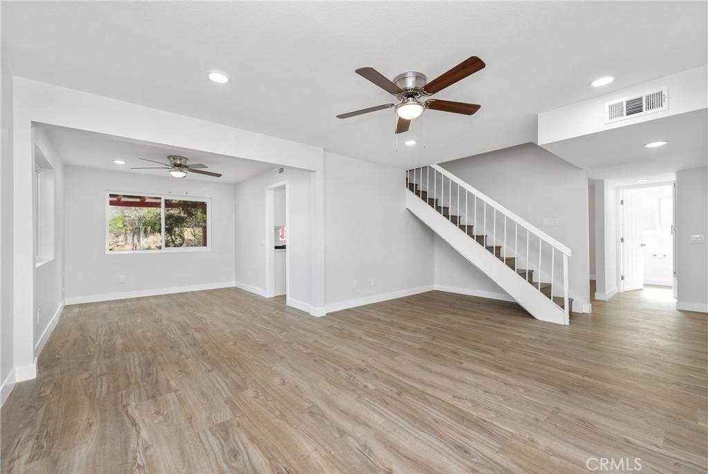 Simi Valley, CA 93063,1714 Flowerdale ST