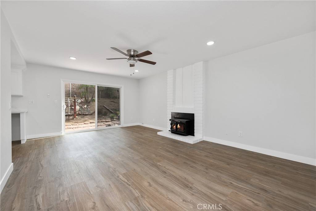 Simi Valley, CA 93063,1714 Flowerdale ST