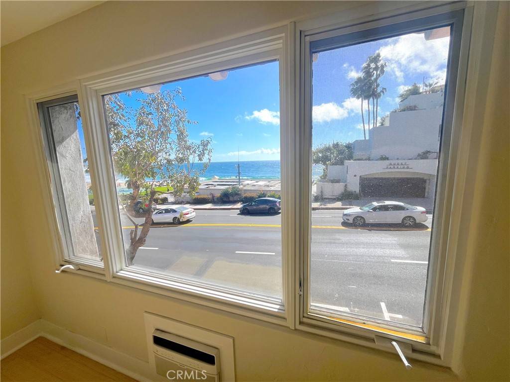 Laguna Beach, CA 92651,212 N Coast HWY #5