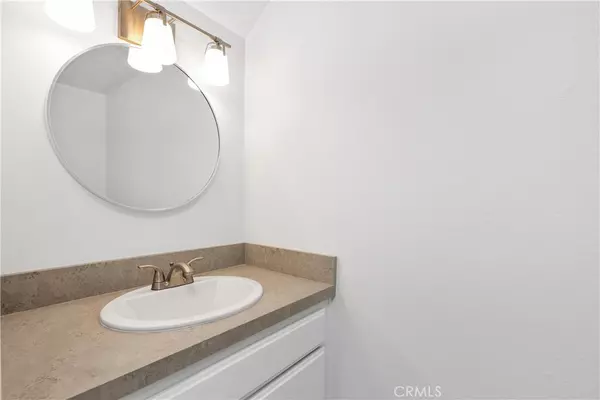 Chatsworth, CA 91311,21333 Lassen ST #2B