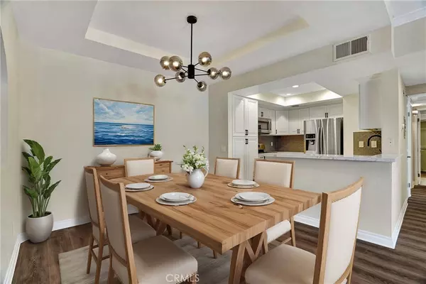 14960 Dickens ST #307,  Sherman Oaks,  CA 91403