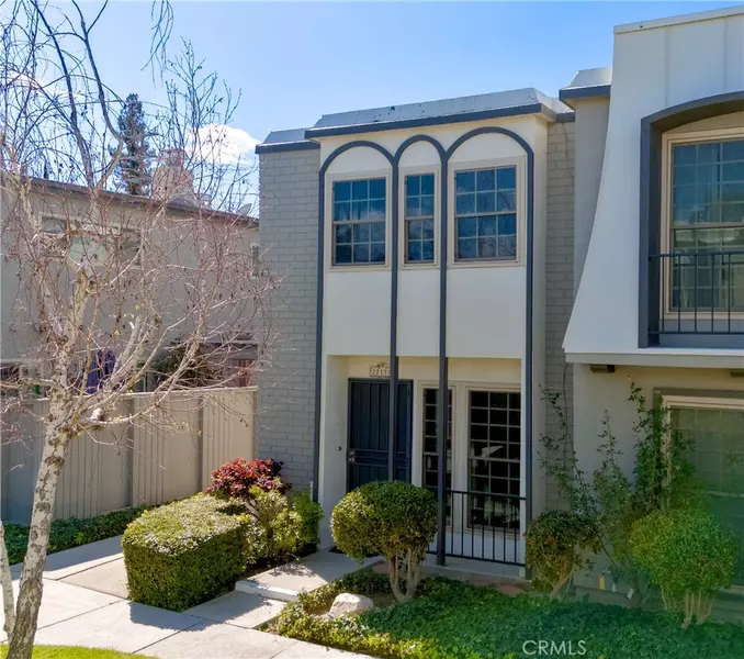 22131 Oxnard ST, Woodland Hills, CA 91367