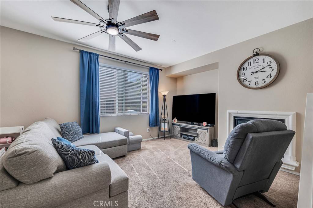 Canyon Country, CA 91351,27912 Avalon DR