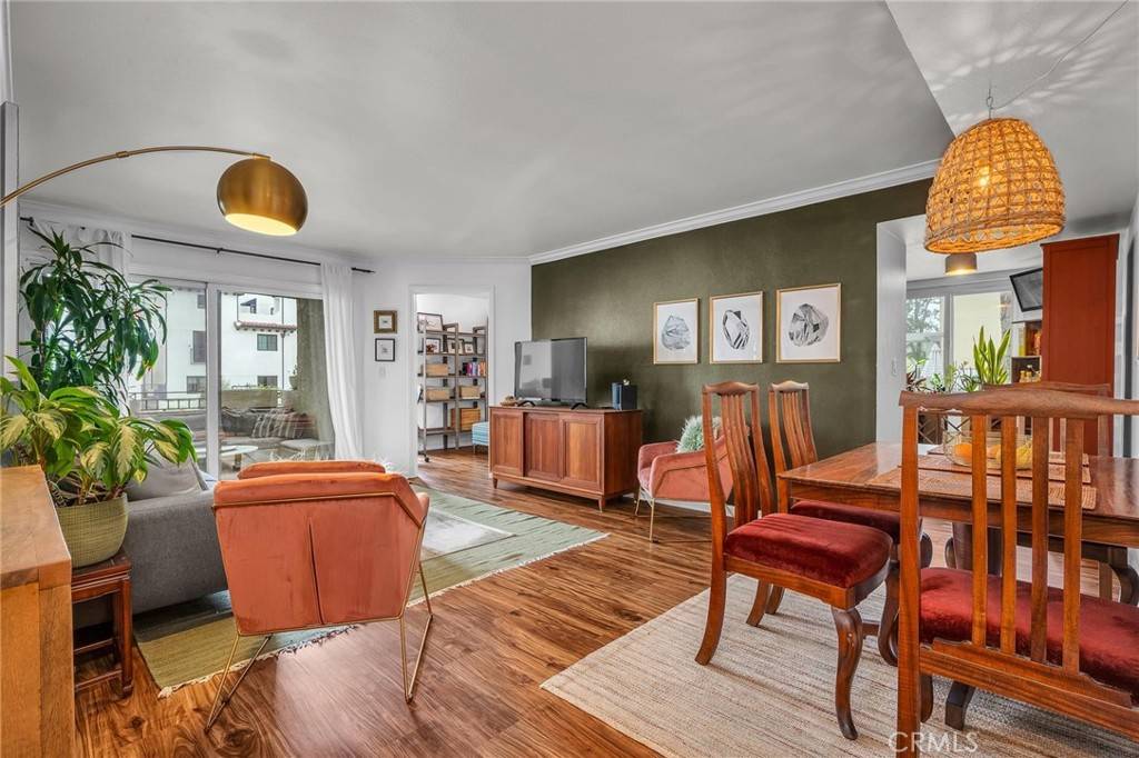 Sherman Oaks, CA 91423,5009 Woodman AVE #114