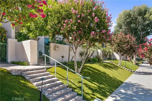 Woodland Hills, CA 91367,6205 1/2 Randi AVE