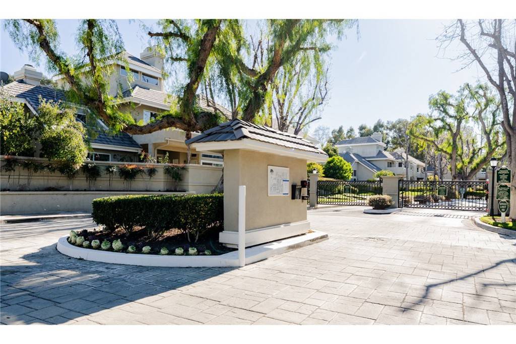 Valencia, CA 91355,26123 Mcbean #29