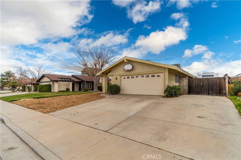 Lancaster, CA 93535,828 Landsford ST