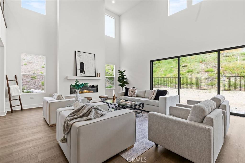 Valencia, CA 91354,29961 W Corte Temprano