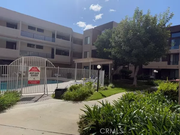 7826 TOPANGA #213, Canoga Park, CA 91304