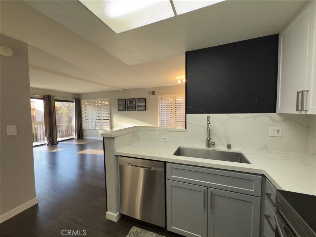 Woodland Hills, CA 91367,22100 Burbank BLVD #313B