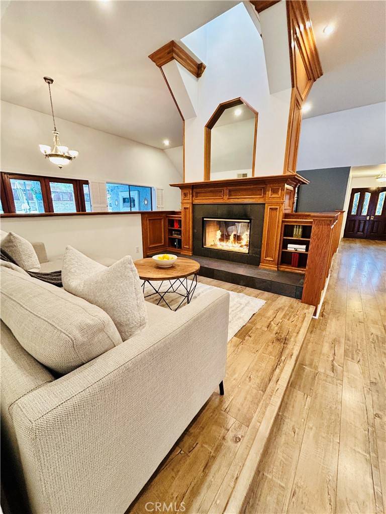 Chatsworth, CA 91311,10317 Steven PL