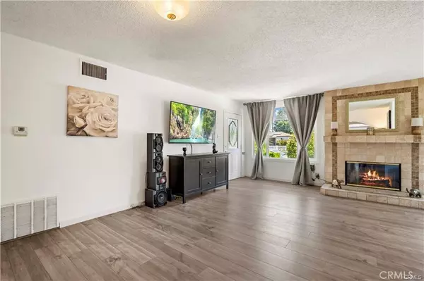 Reseda, CA 91335,6927 Lindley AVE