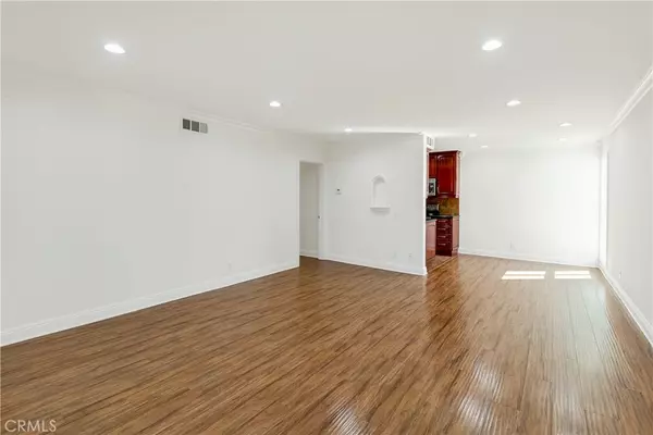 North Hollywood, CA 91606,6160 Whitsett AVE #6