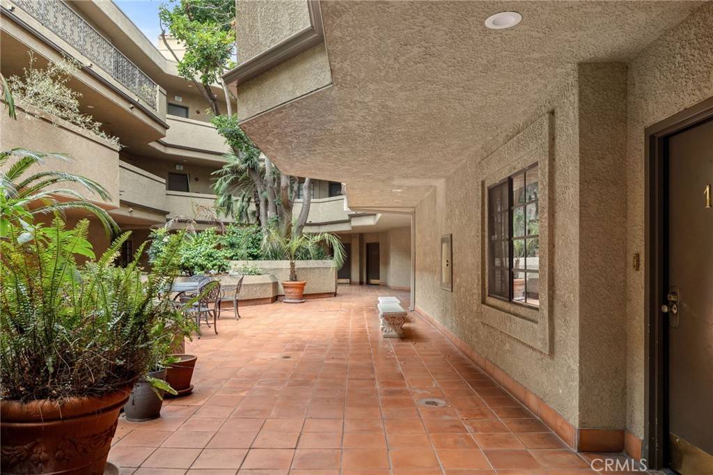 Pasadena, CA 91101,221 S Oak Knoll AVE #308