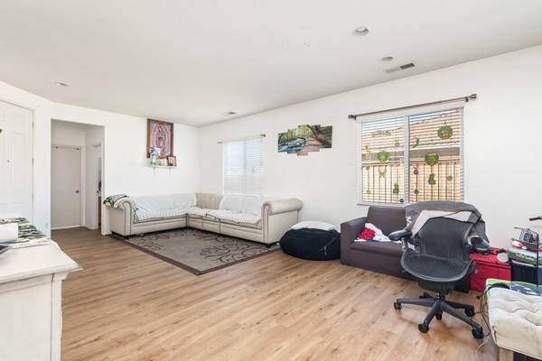 Hemet, CA 92545,974 Saw Tooth LN