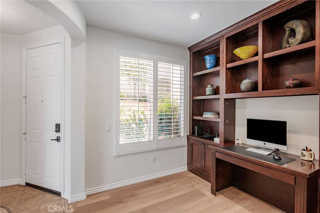 Valencia, CA 91381,25632 Via Ventana