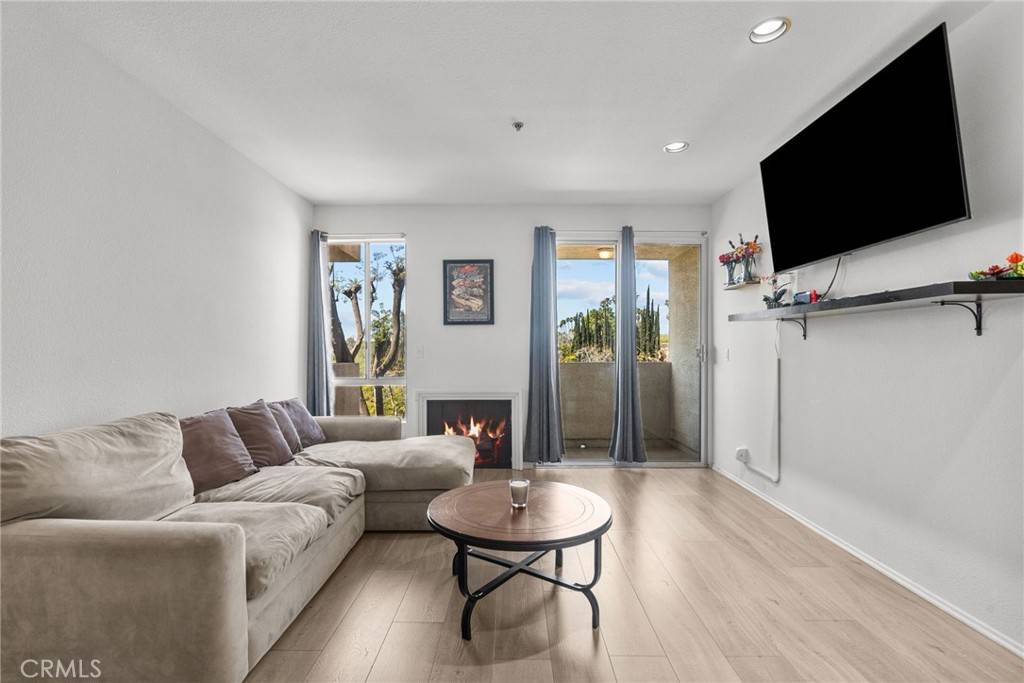 Reseda, CA 91335,19350 Sherman WAY #204