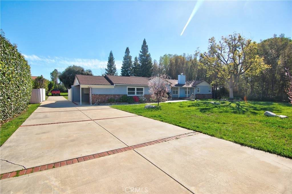 Woodland Hills, CA 91367,22722 Calvert ST