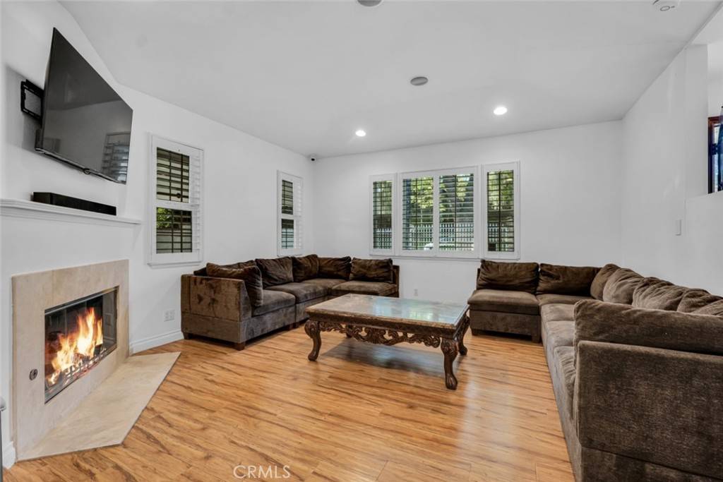 Woodland Hills, CA 91367,22209 Dolorosa ST