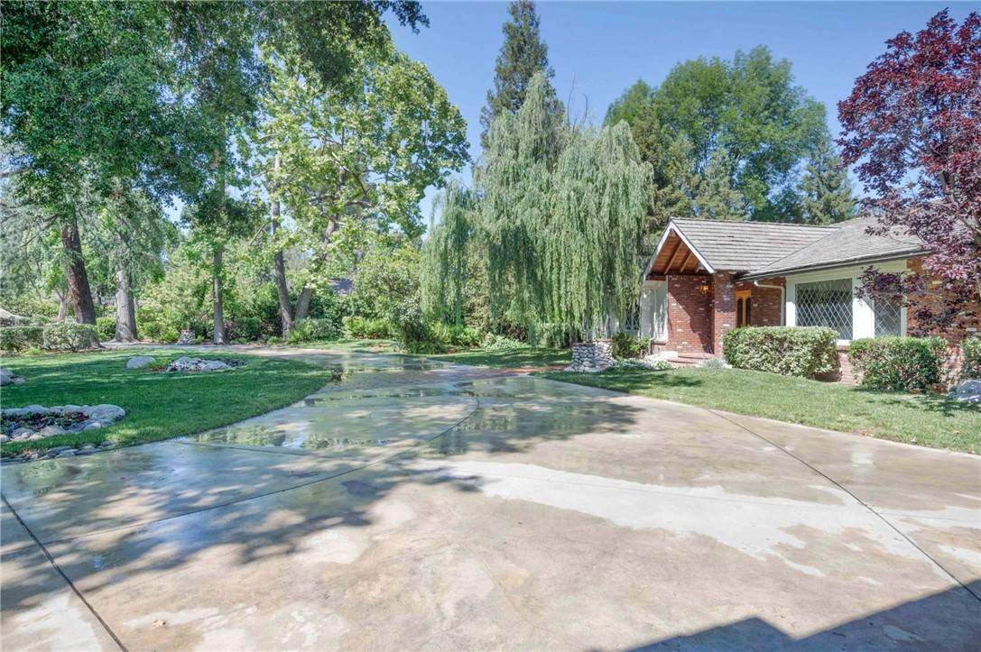 Woodland Hills, CA 91367,23341 Ostronic DR