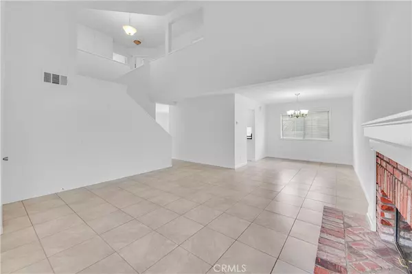 Saugus, CA 91350,27571 Caraway LN