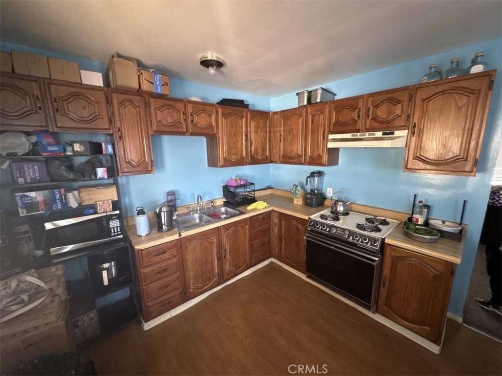 San Fernando, CA 91340,14317 Fox ST