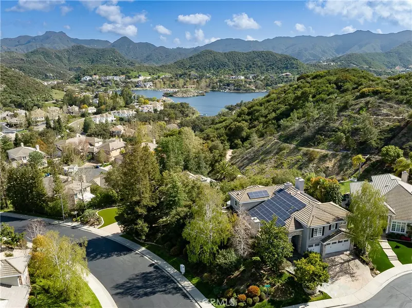 184 Halsbury CT, Lake Sherwood, CA 91361
