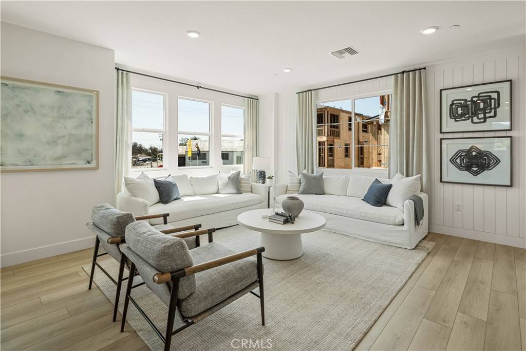 Pico Rivera, CA 90660,9357 Via Azul