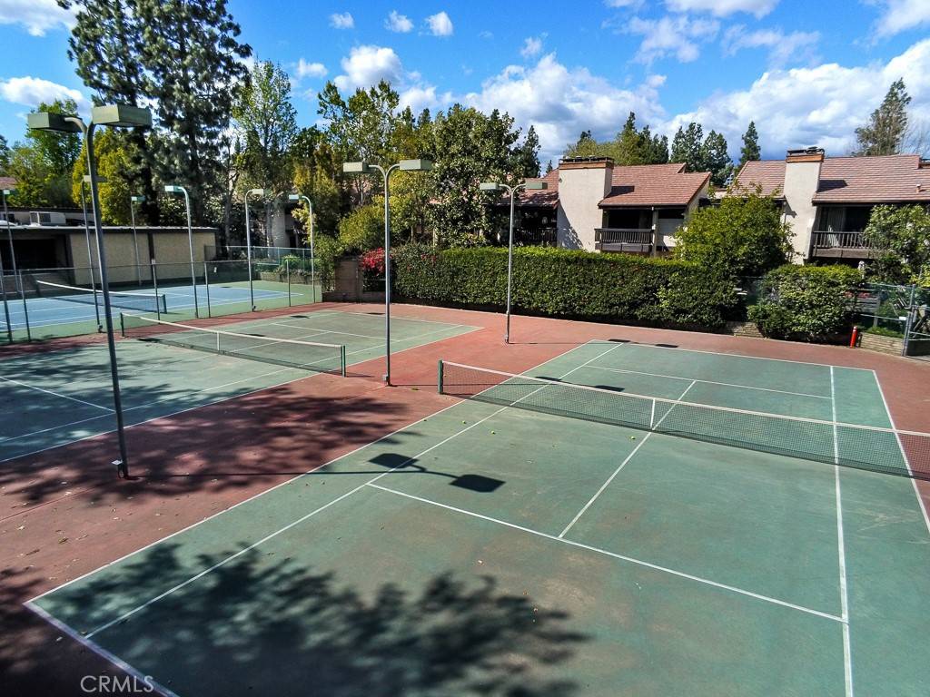 Woodland Hills, CA 91367,5711 Owensmouth AVE #125