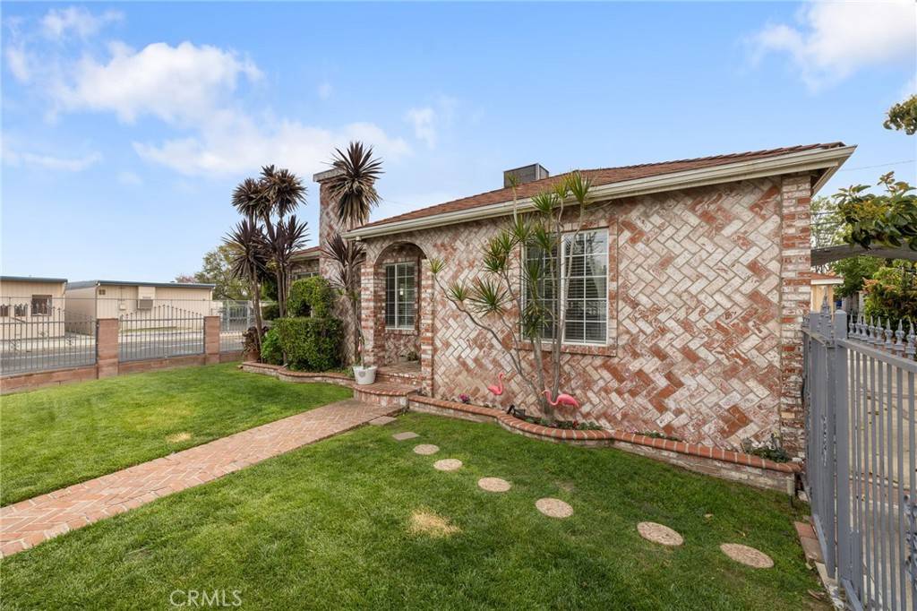 Reseda, CA 91335,19500 Bassett ST