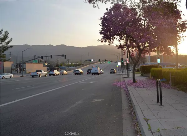 Burbank, CA 91506,916 W Burbank BLVD