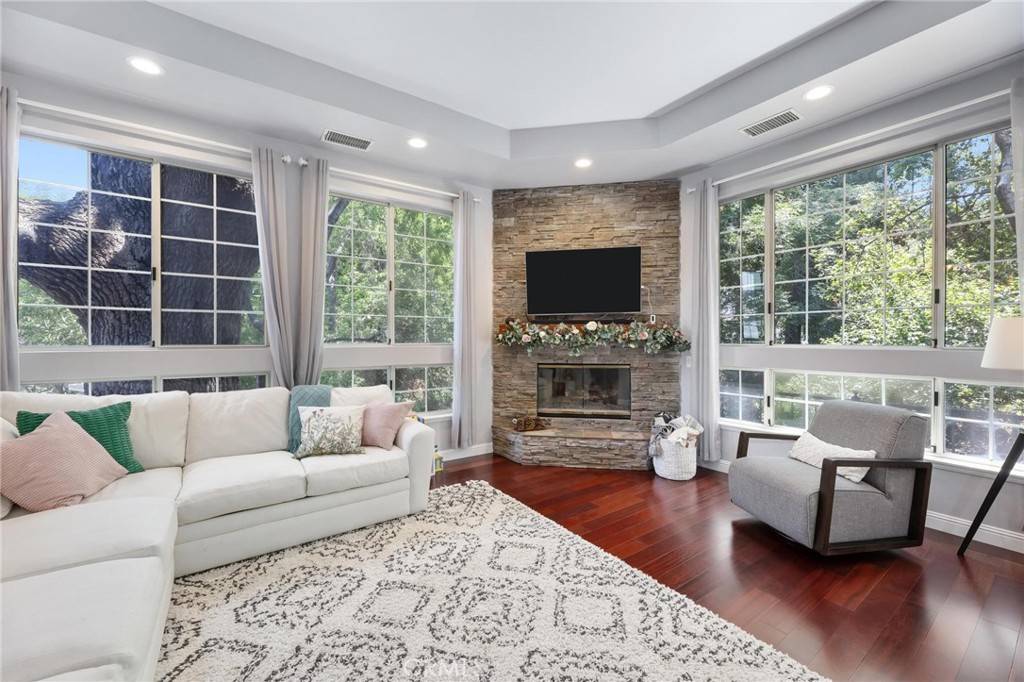 Woodland Hills, CA 91364,23163 Mulholland DR #6