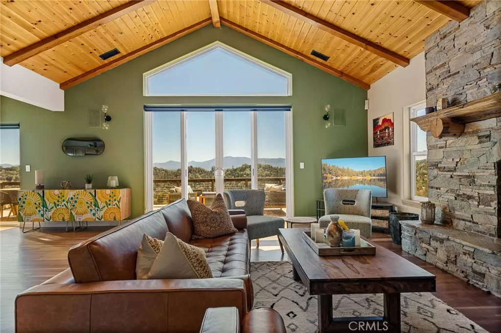 Lake Arrowhead, CA 92352,905 Del Norte LN